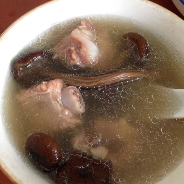 茶树菇排骨汤
