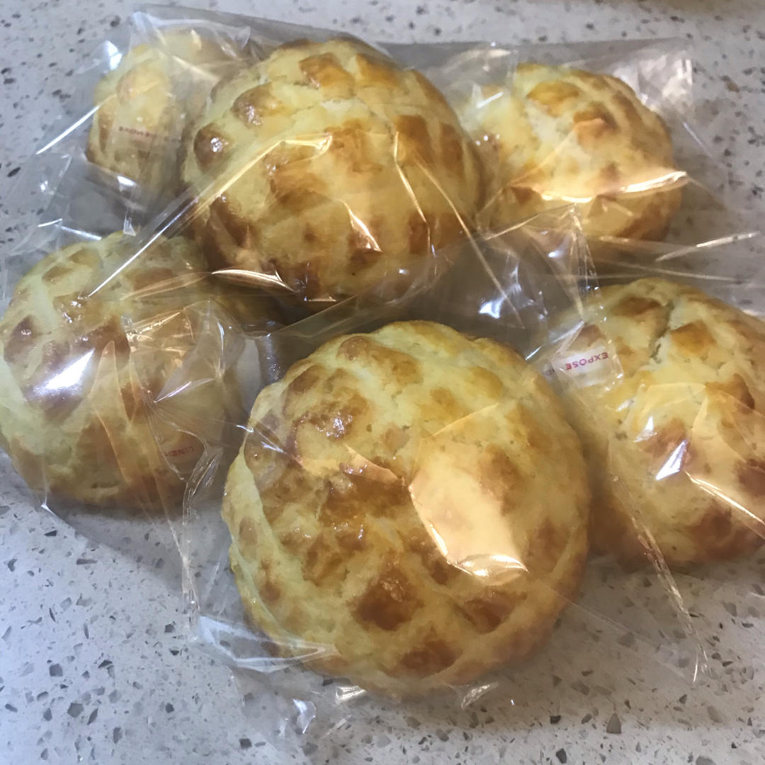 好吃到炸裂的港式菠萝包（附带制作酥皮的小视频）