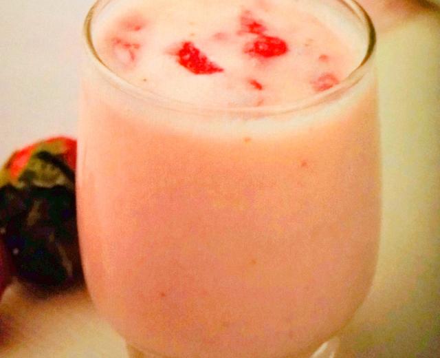 草莓🍓酸奶昔的做法