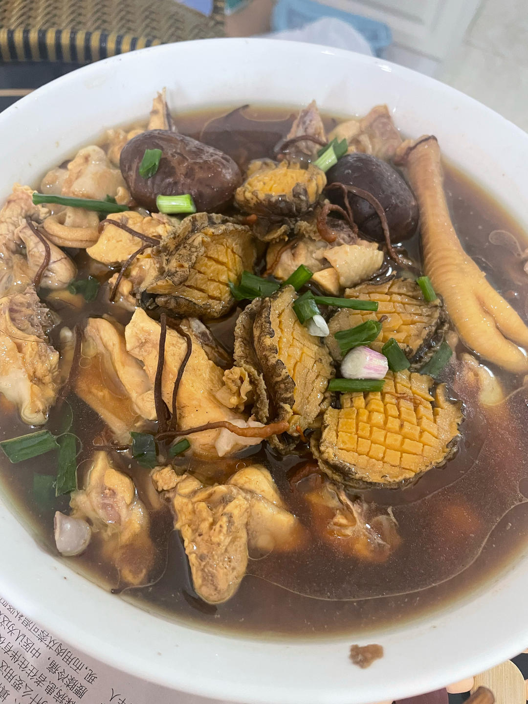 【鲍鱼煲鸡】汤甜浓郁，香味缭绕整个厨房，30分钟温暖这个冬天！