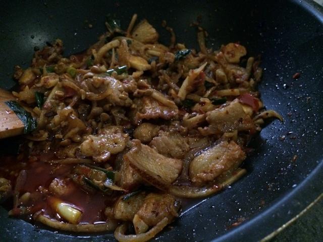 豆豉回锅肉小锅的做法