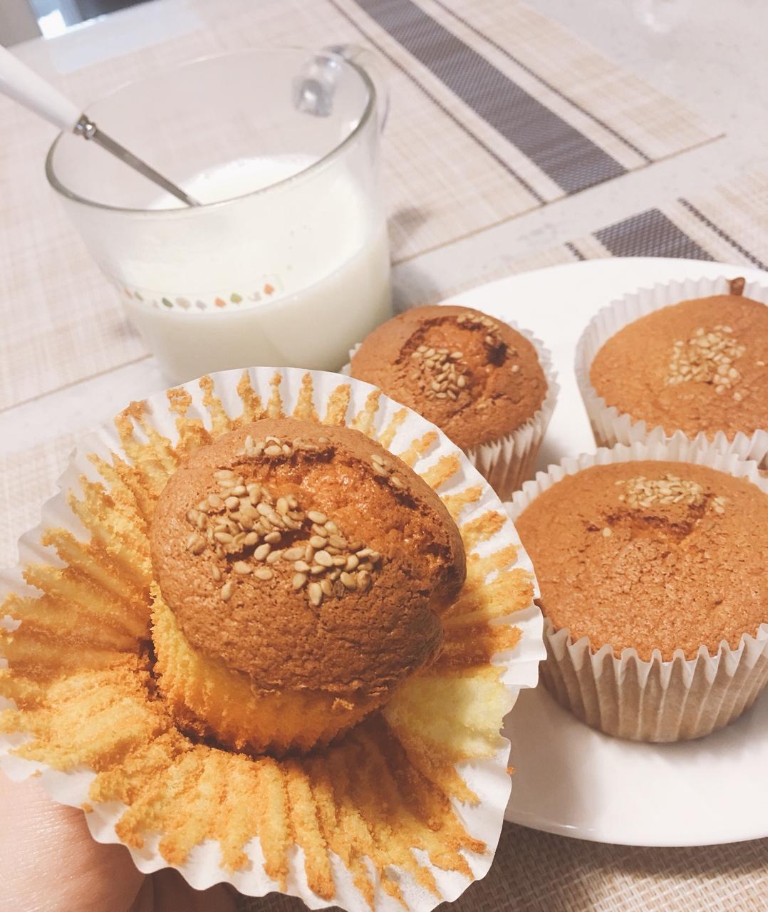 原味海绵纸杯蛋糕（非常适合裱花、盖糖皮的cupcake方子）