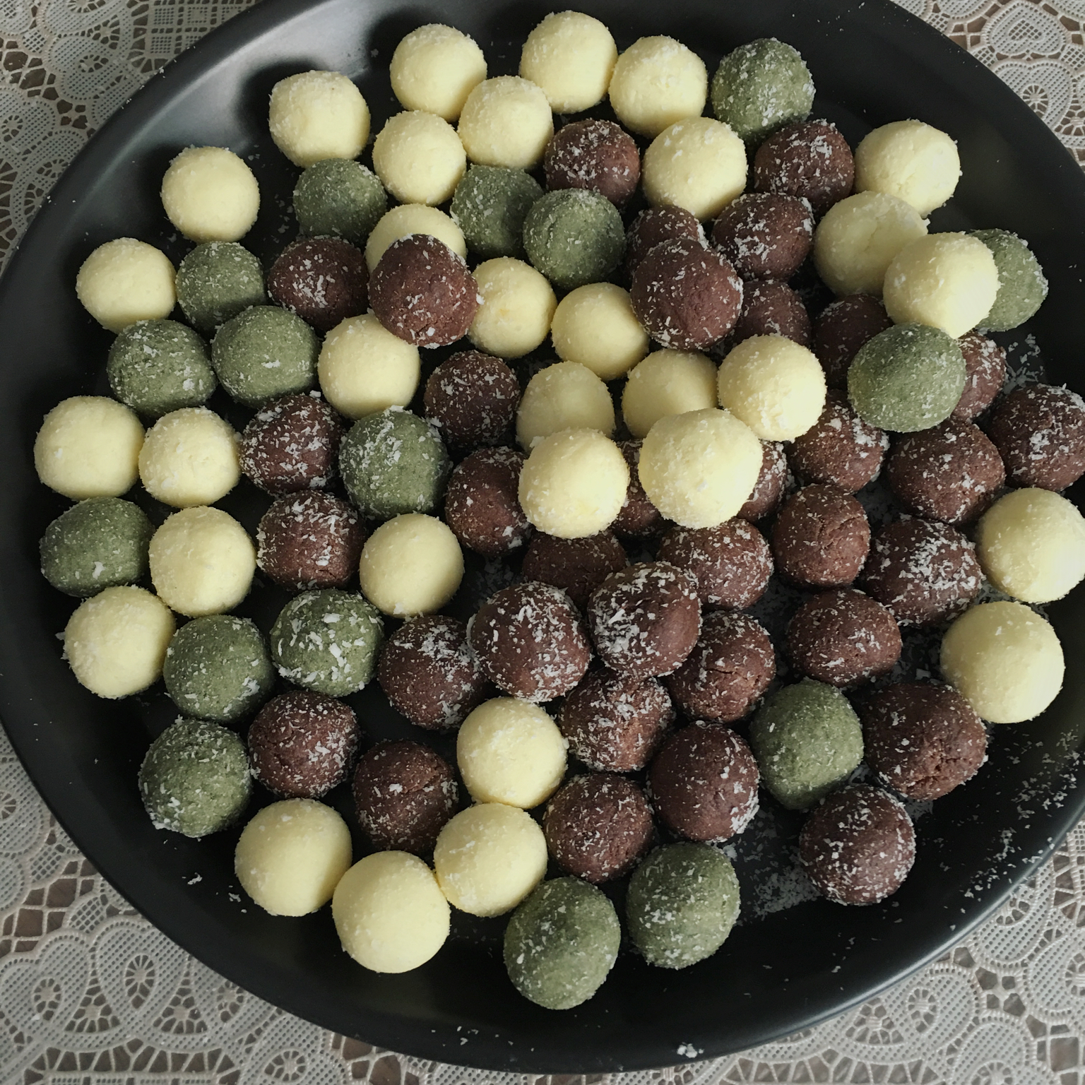 四种口味的五分钟牛乳糖—原味、巧克力、咖啡、抹茶
