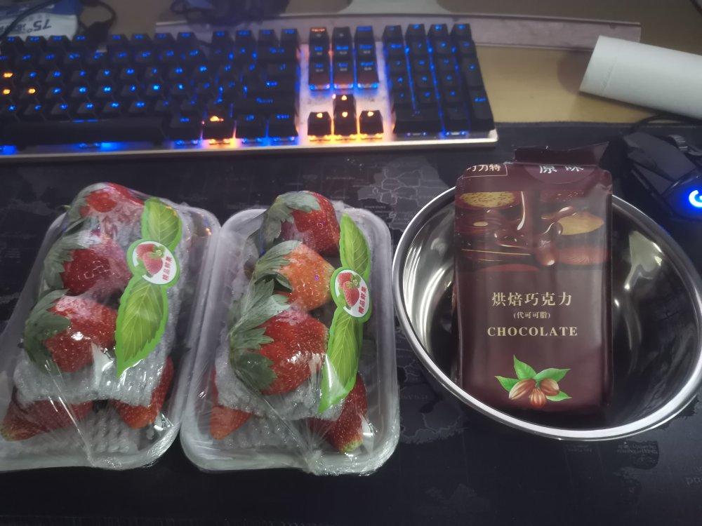 圣诞巧克力草莓棒棒糖