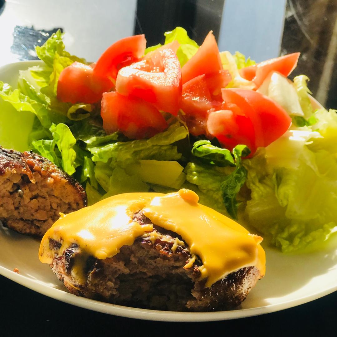 加州风味牛肉汉堡