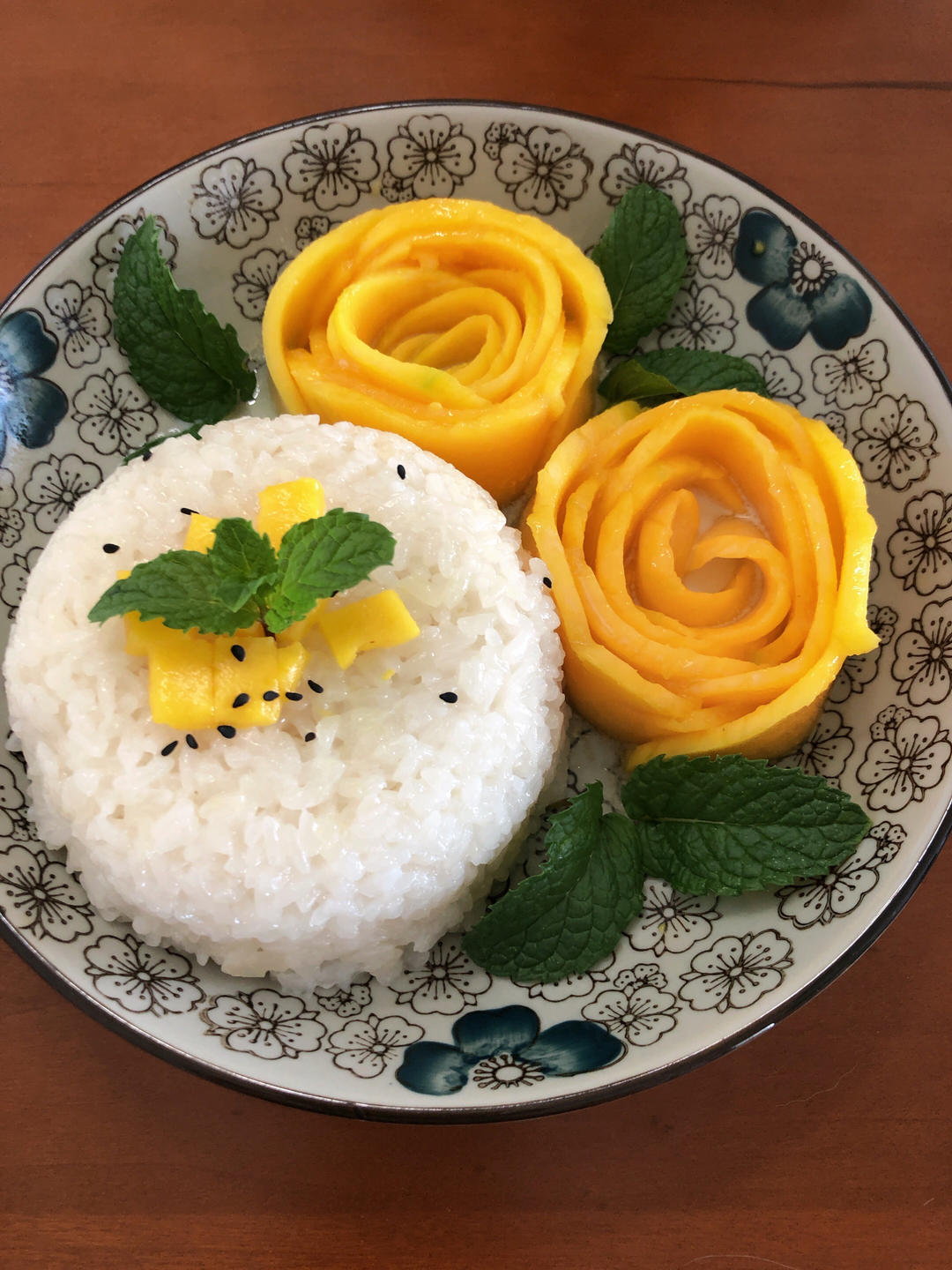 椰浆芒果糯米饭（附芒果玫瑰花做法）