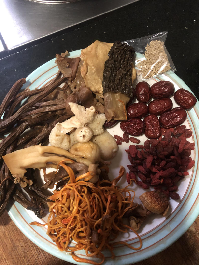 菌煲鸡汤