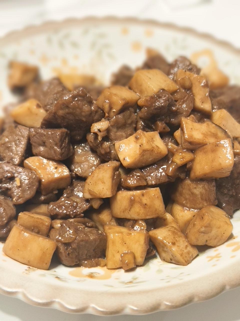 家常菜~杏鲍菇烧牛肉粒
