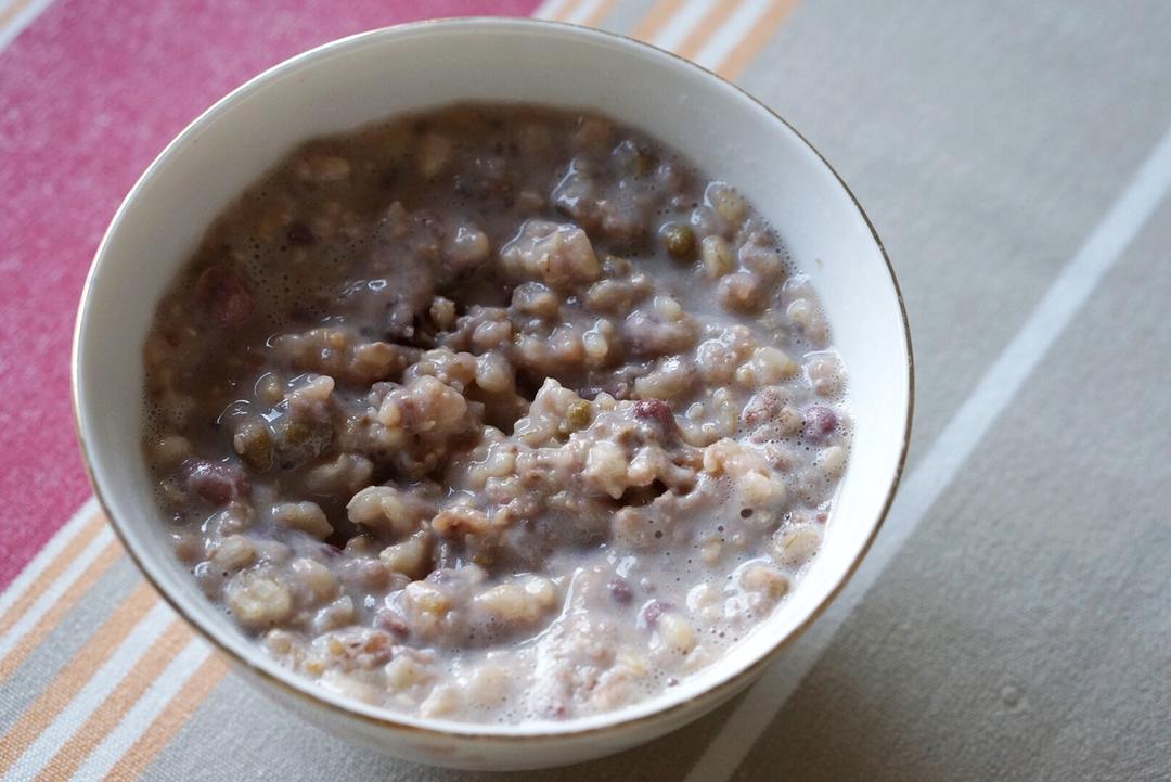 豆浆杂粮粥（别名：回归正轨粥）丨健康·三餐