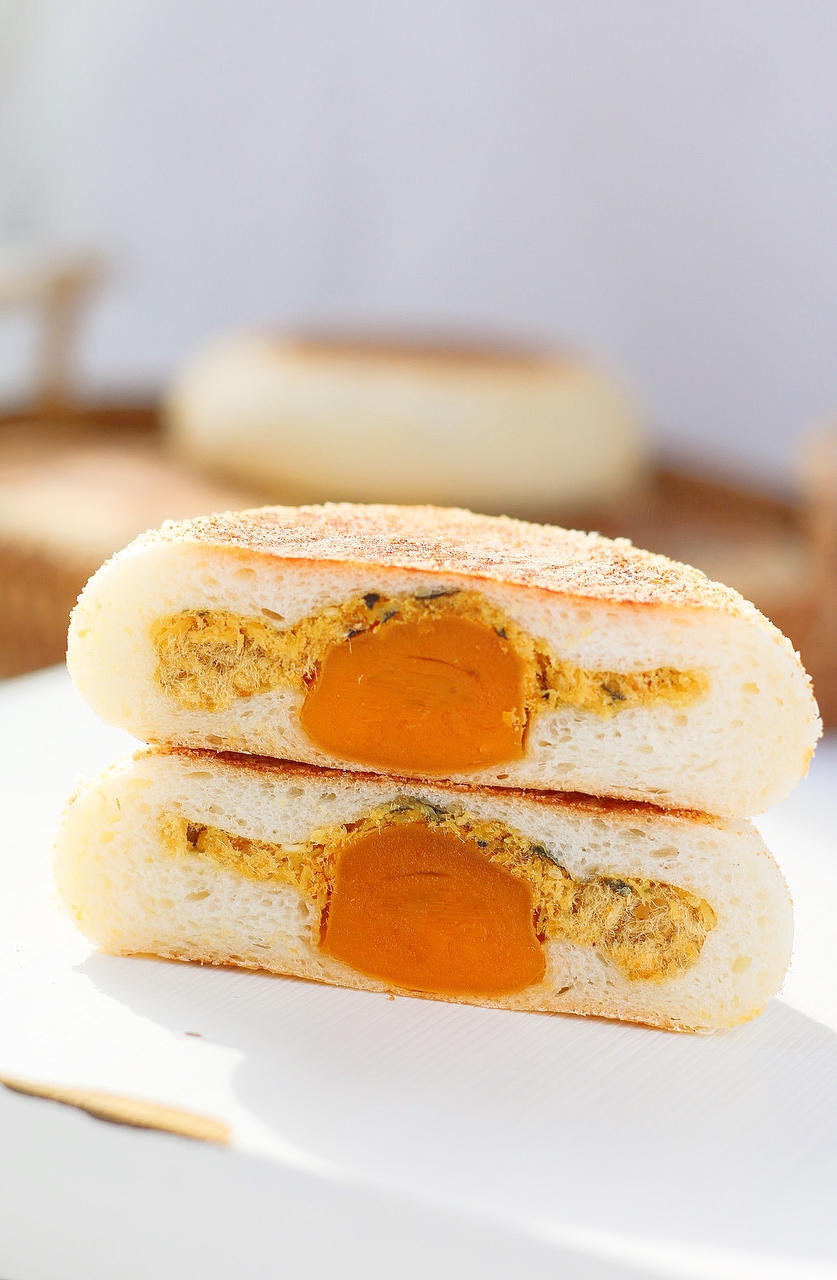 日式肉松蛋黄包