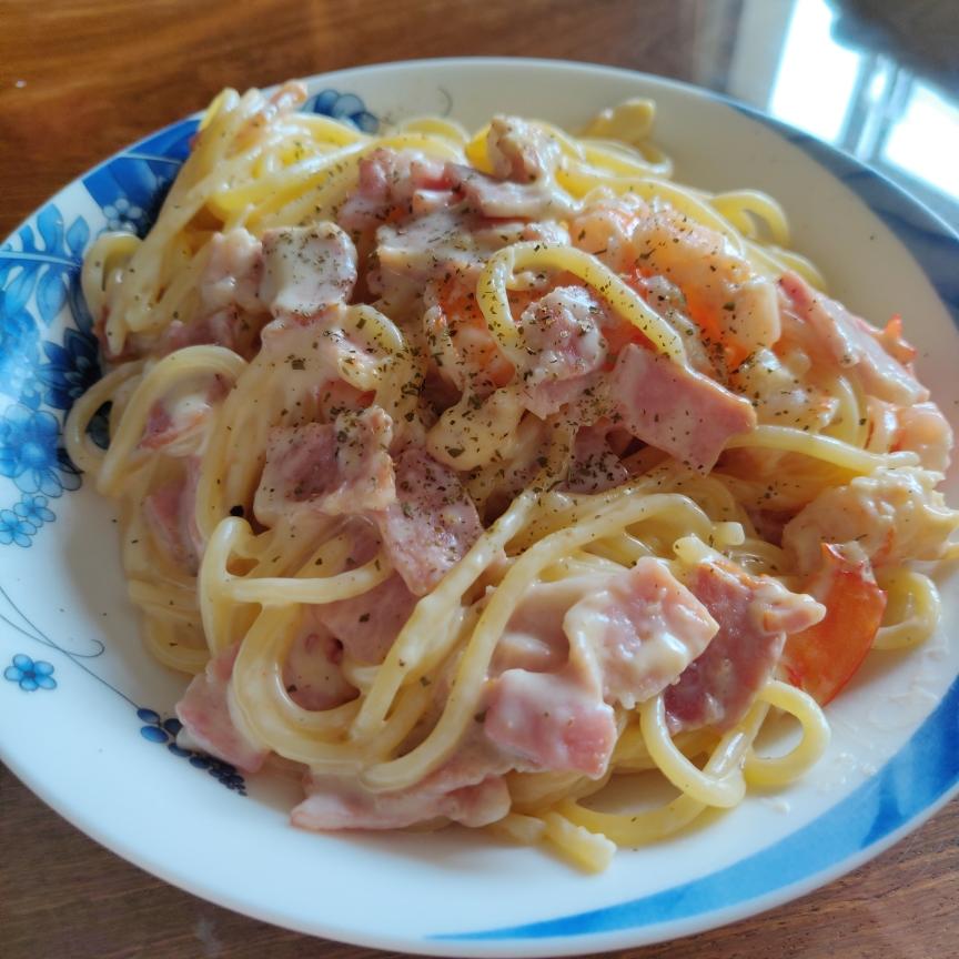 奶油培根虾仁意大利面