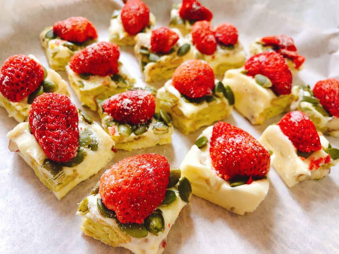 网红🍓草莓雪花酥（颜值表面心机款😂铛铛铛）