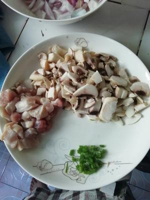 红烧豆腐烩蘑菇的做法 步骤1