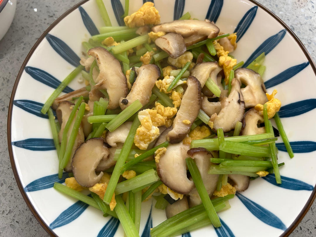 芹菜炒鸡蛋