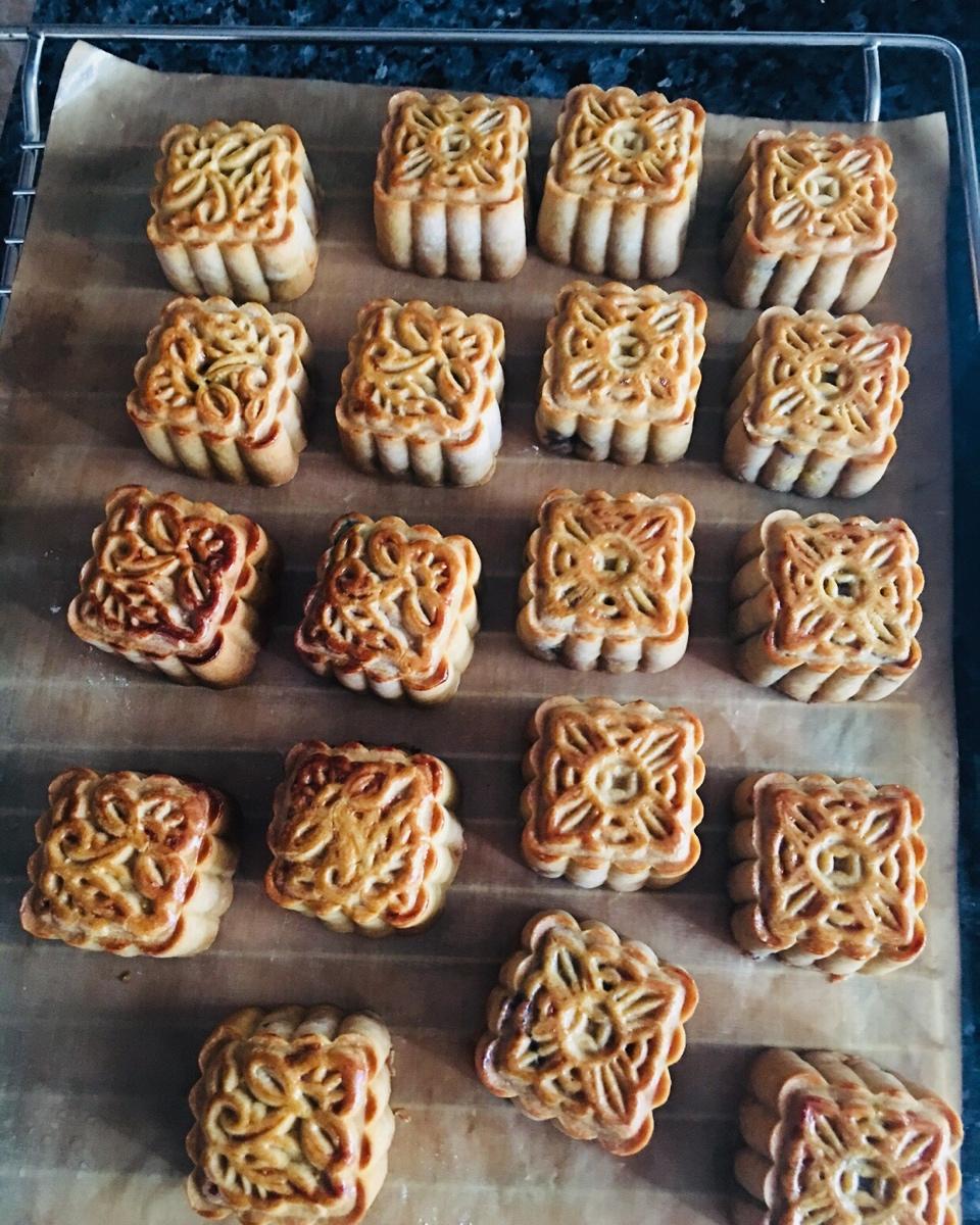 广式月饼——蛋黄莲蓉月饼