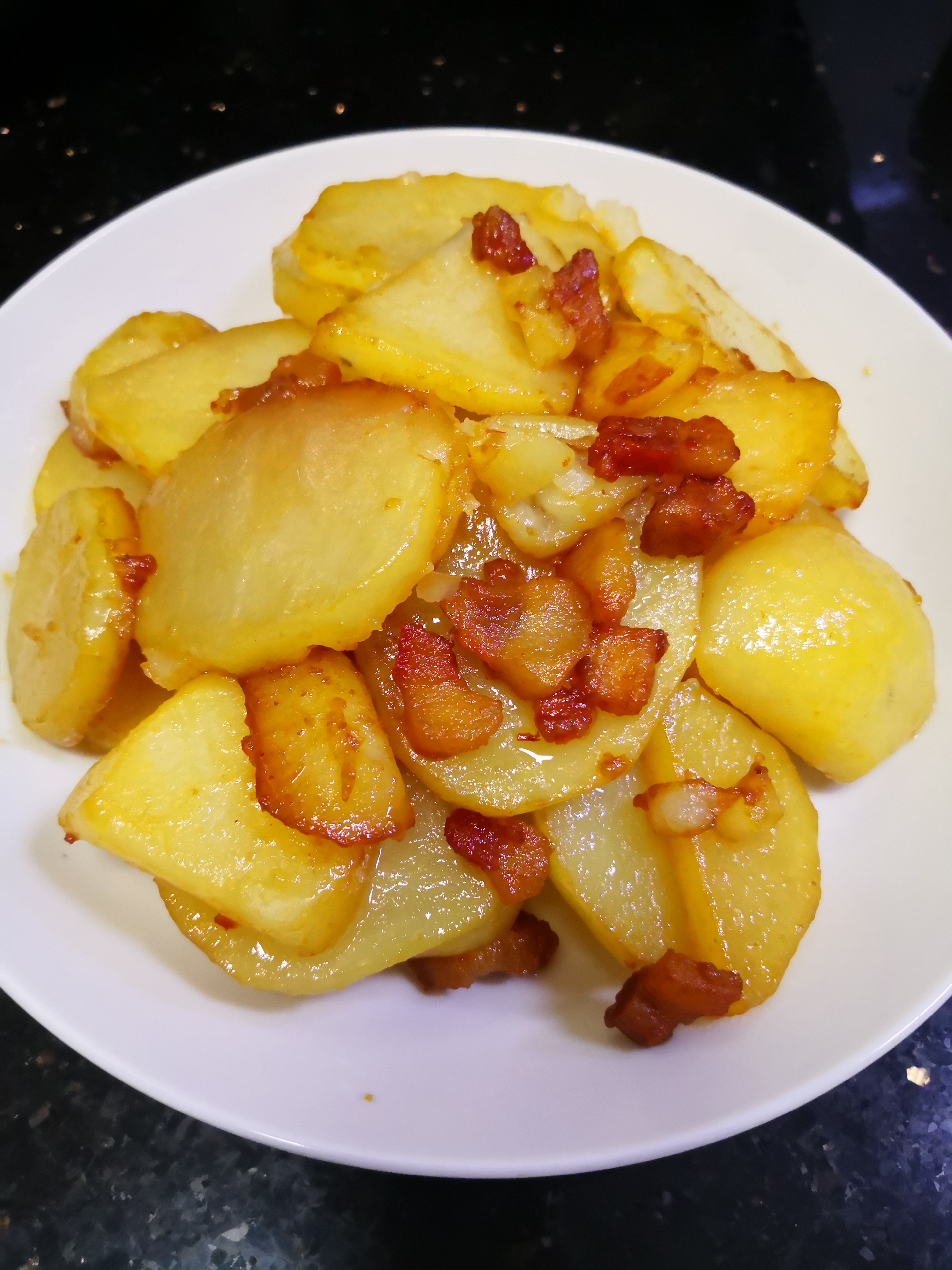 五花肉焖土豆的做法