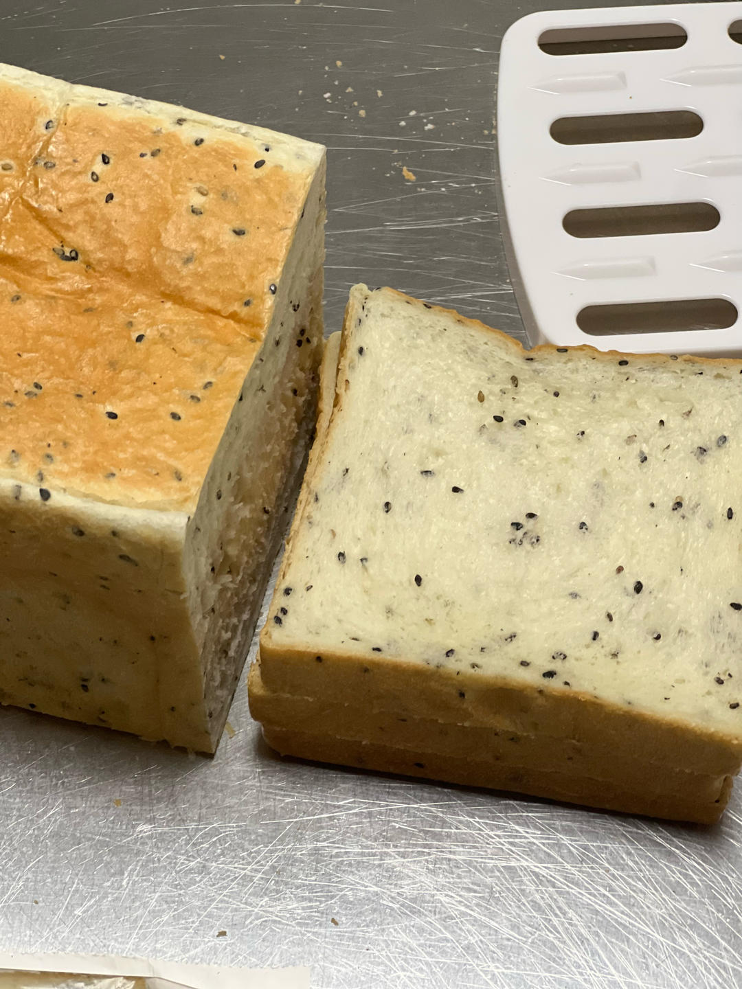 咸盐黑芝麻吐司