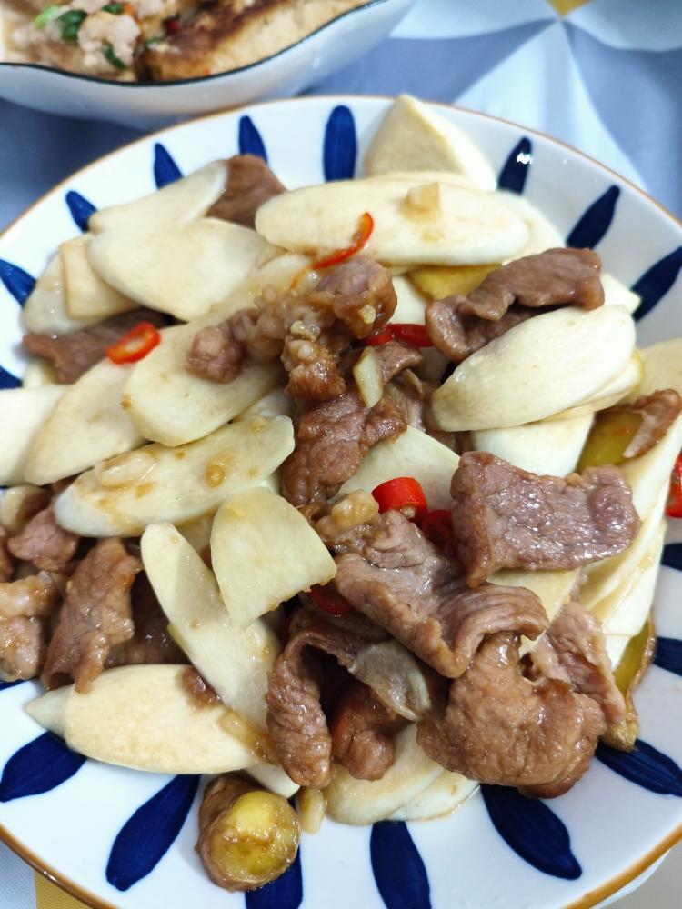 茭白炒肉的做法