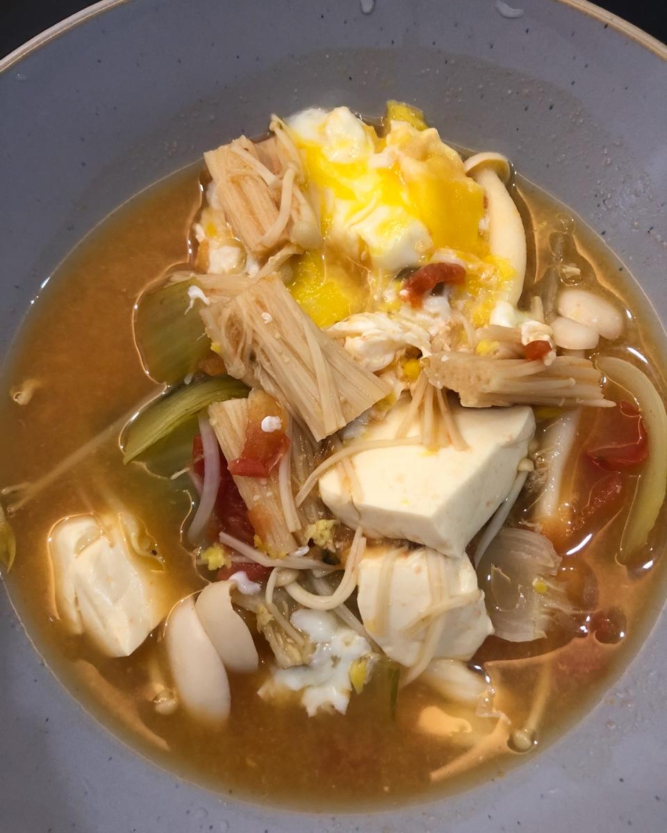 西红柿菌菇豆腐汤