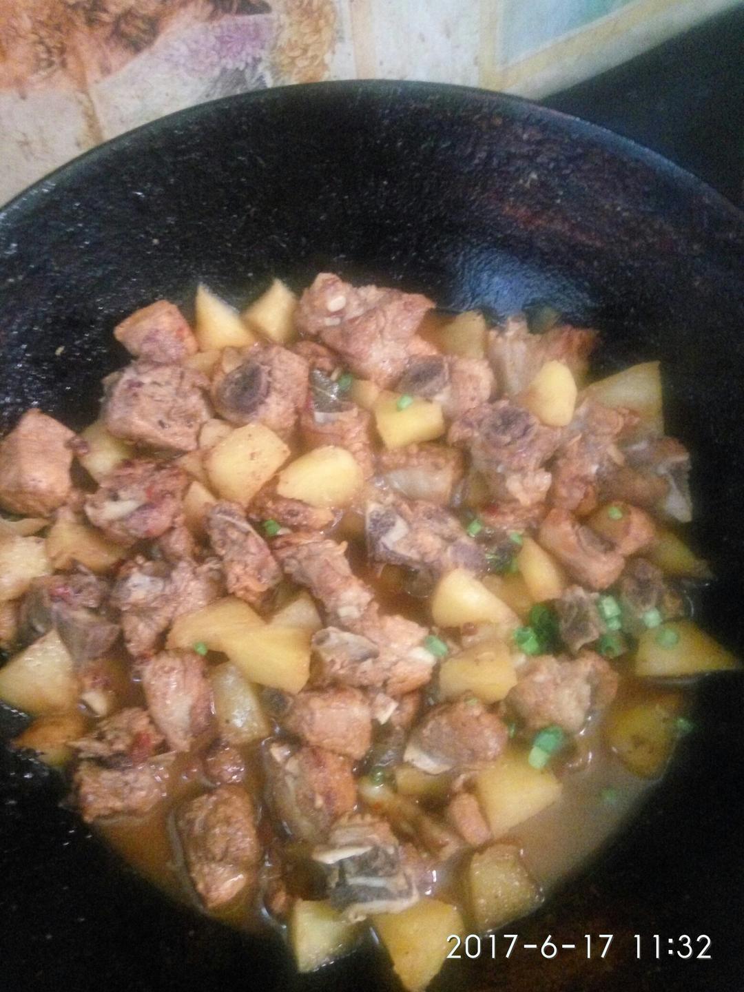 土豆烧排骨