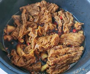 电饭煲卤鸡爪（配菜：豆腐串）的做法 步骤3