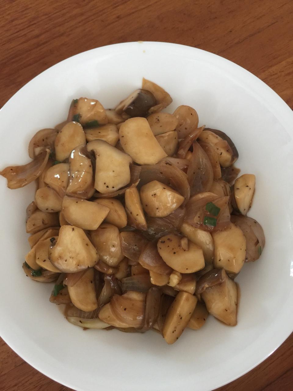 洋葱炒蚝菇