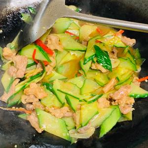 快手🥒黄瓜炒肉的做法 步骤5