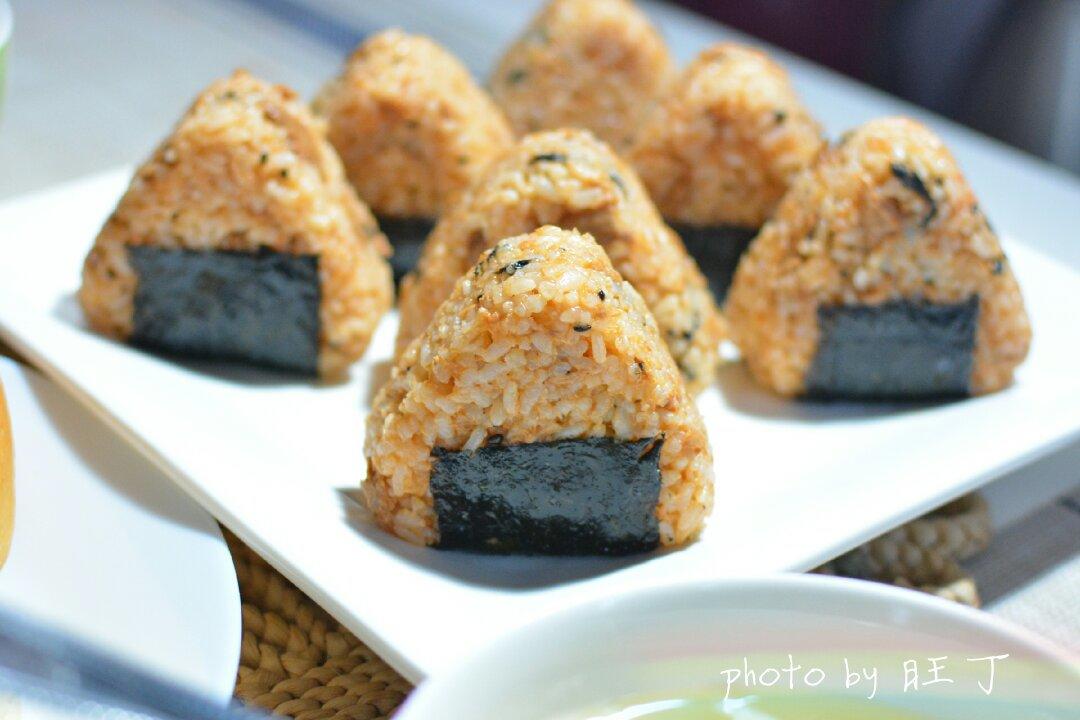 金枪鱼饭团