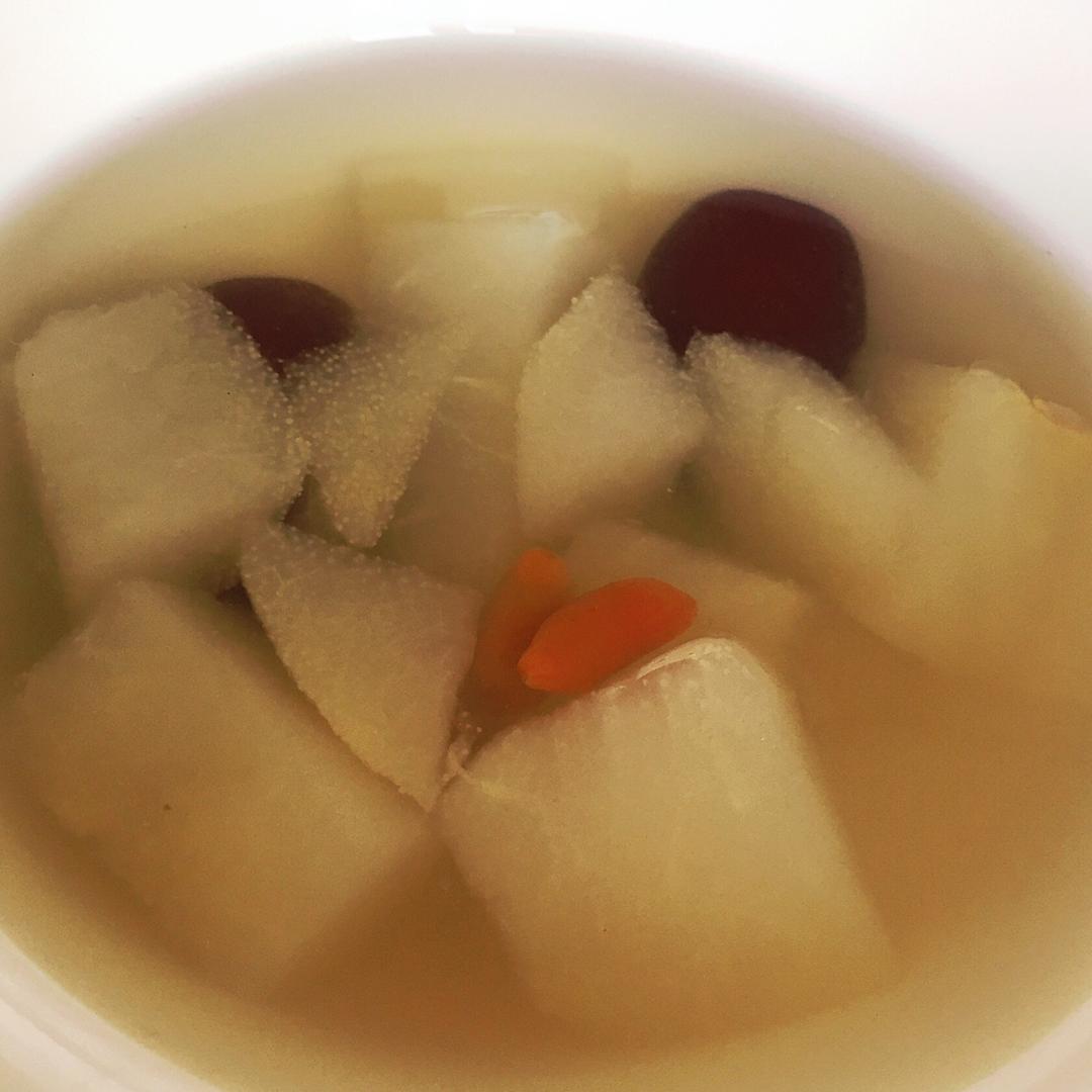 冰糖雪梨红枣养生汤