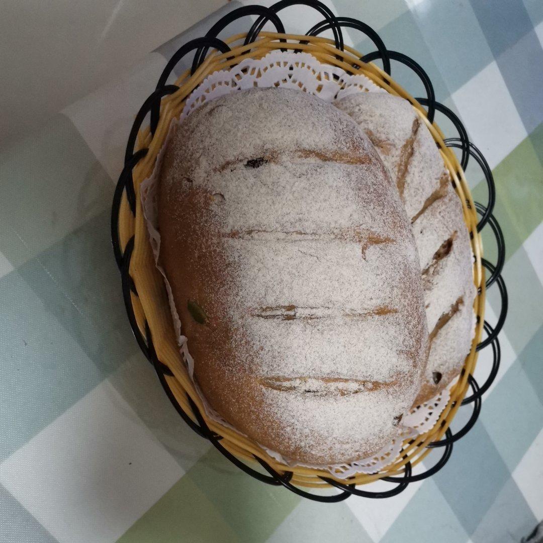 全麦蔓越莓核桃软欧包