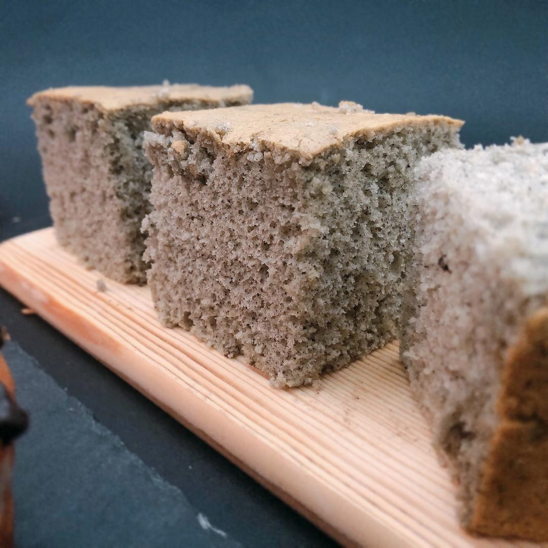 黑谷物蛋糕-高压锅可用「消耗家里的黑芝麻糊各种五谷粉」