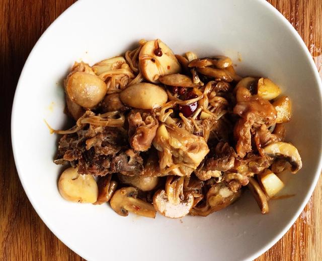 韩式菌菇烧鸡的做法