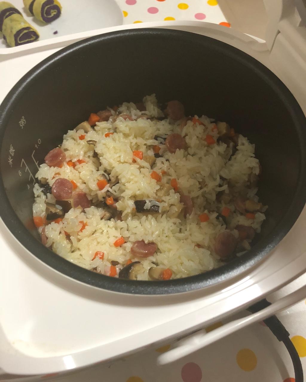 赵文昕做的电饭锅版香菇腊肠饭