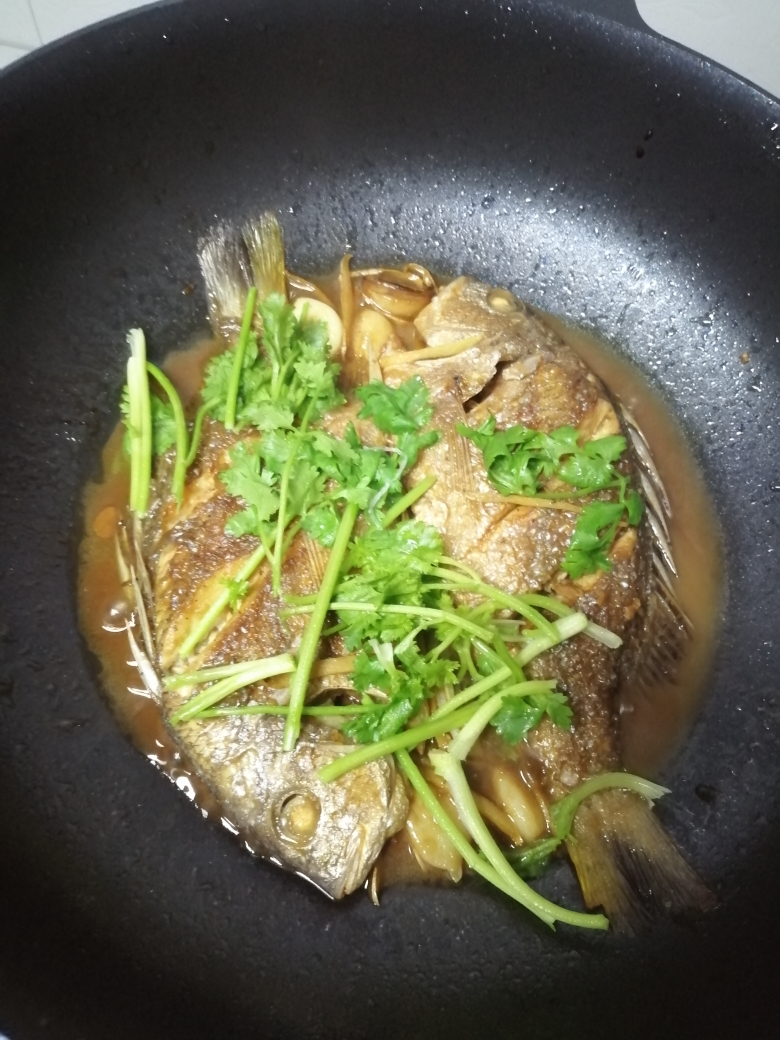 黄豆酱焖鱼的做法