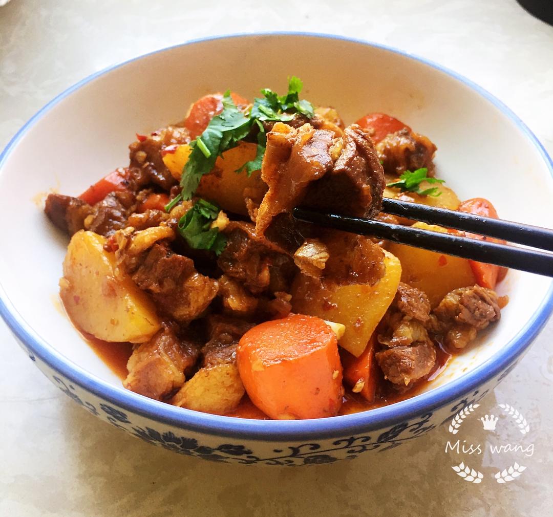土豆胡萝卜炖牛腩土豆不碎