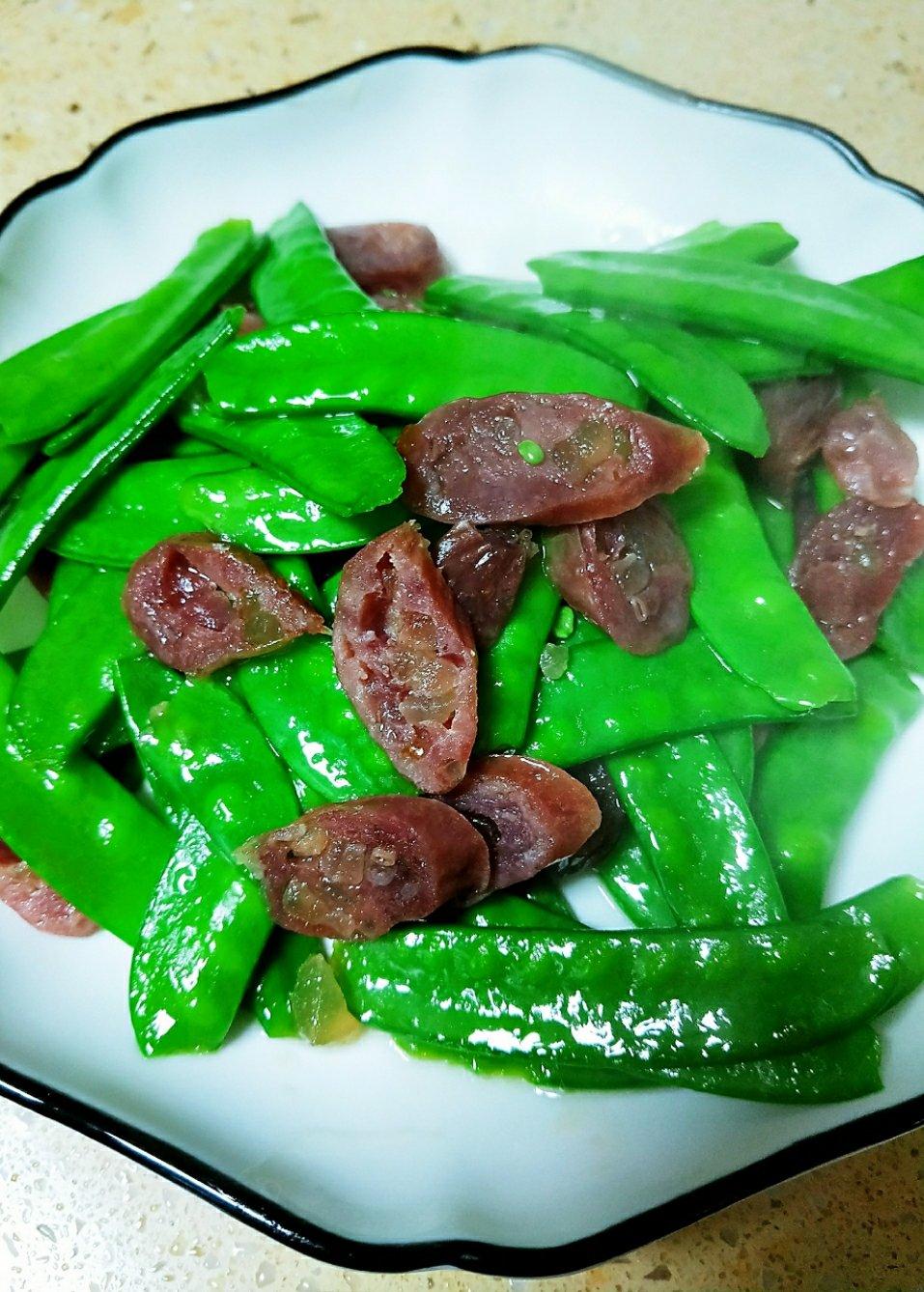 腊肠炒荷兰豆