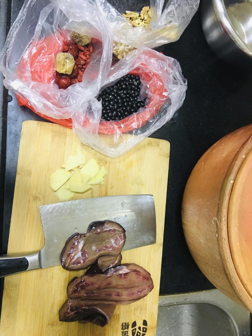 核桃黑豆炖猪腰