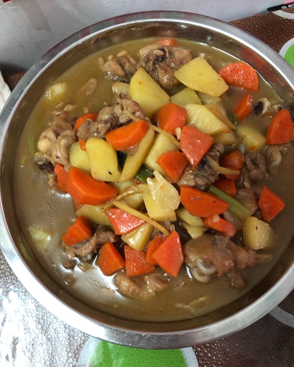 土豆炖鸡肉(焖鸡）