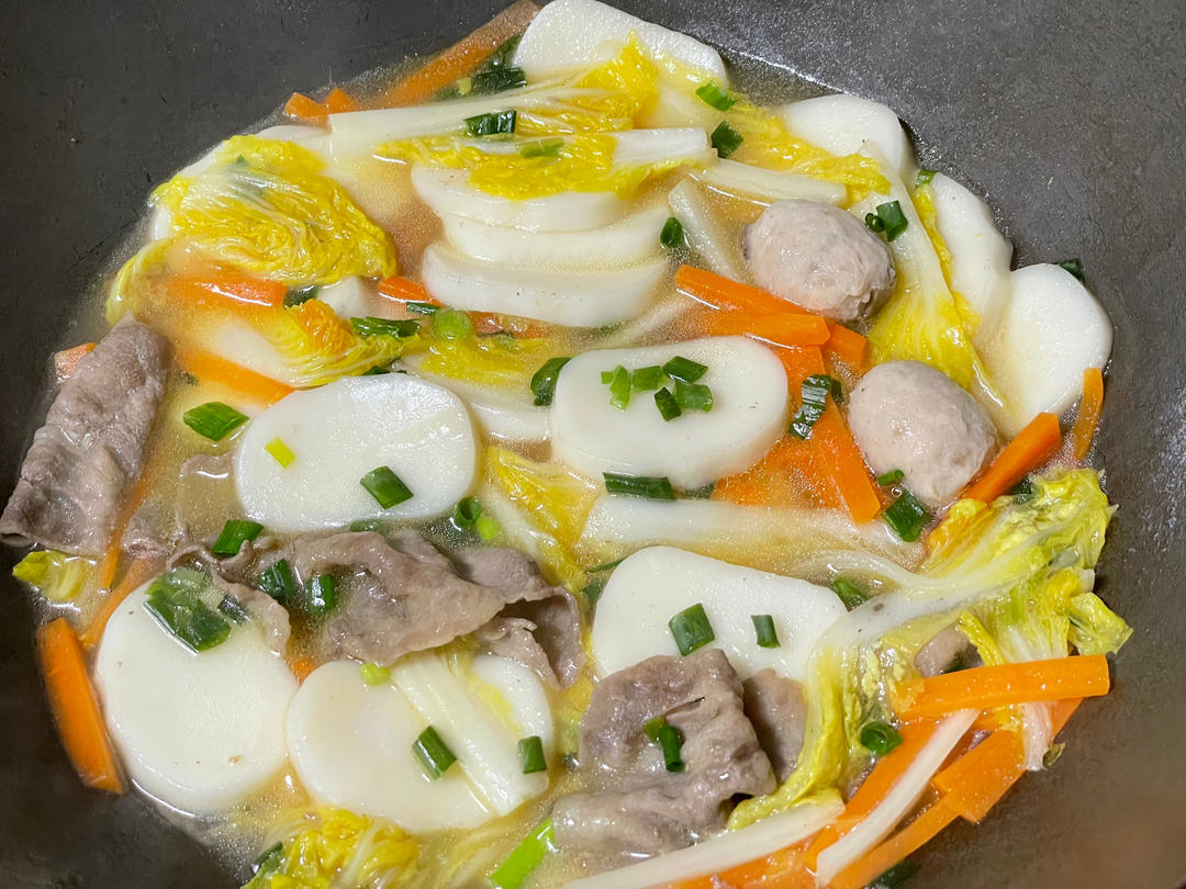 【白菜肉丝年糕汤】