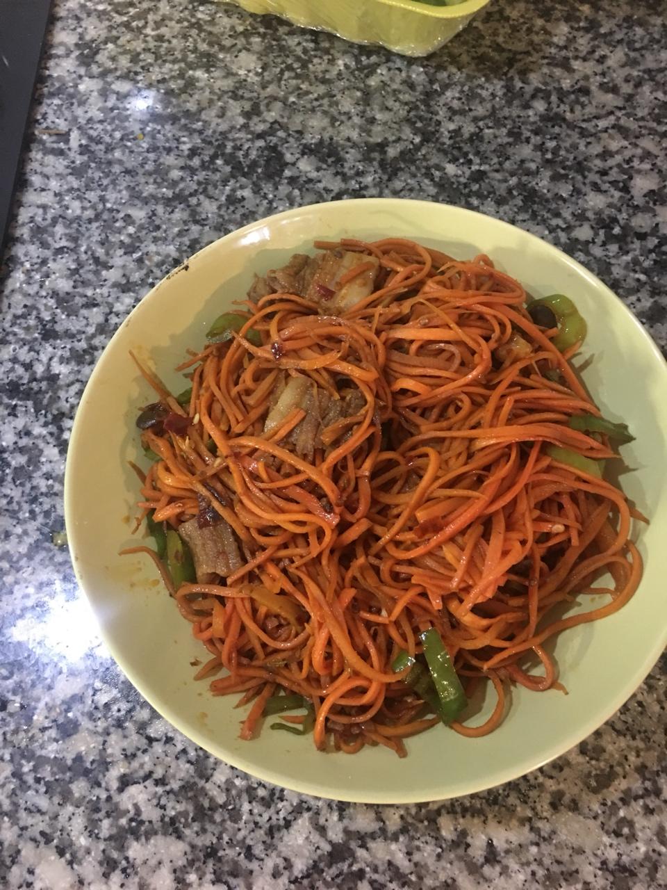 胡萝卜炒肉丝