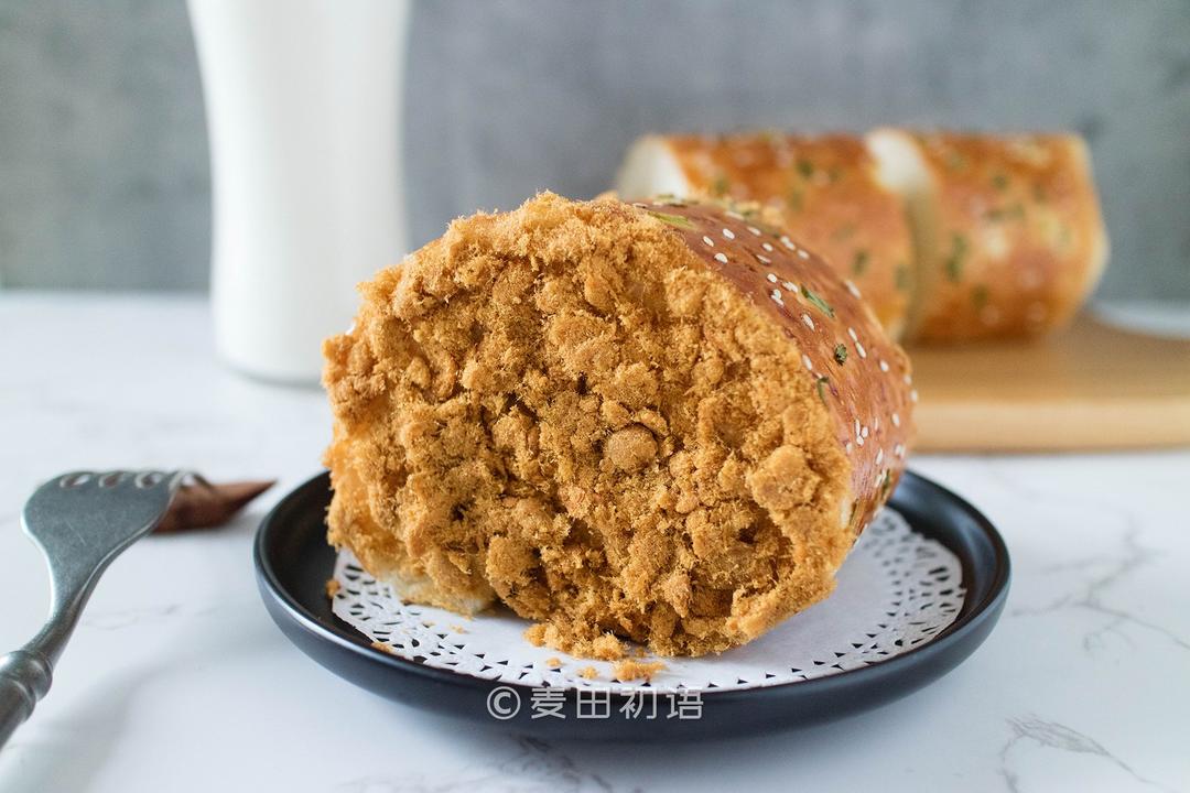 美味的肉松面包卷