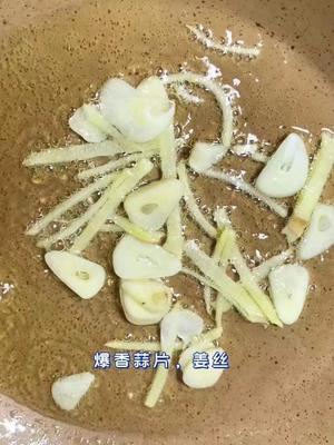 螺旋藻裙带菜肥牛汤的做法 步骤3