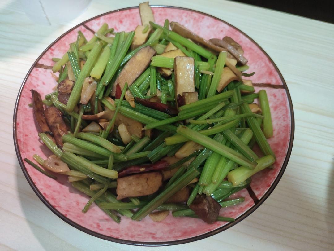 素菜：芹菜炒豆腐干