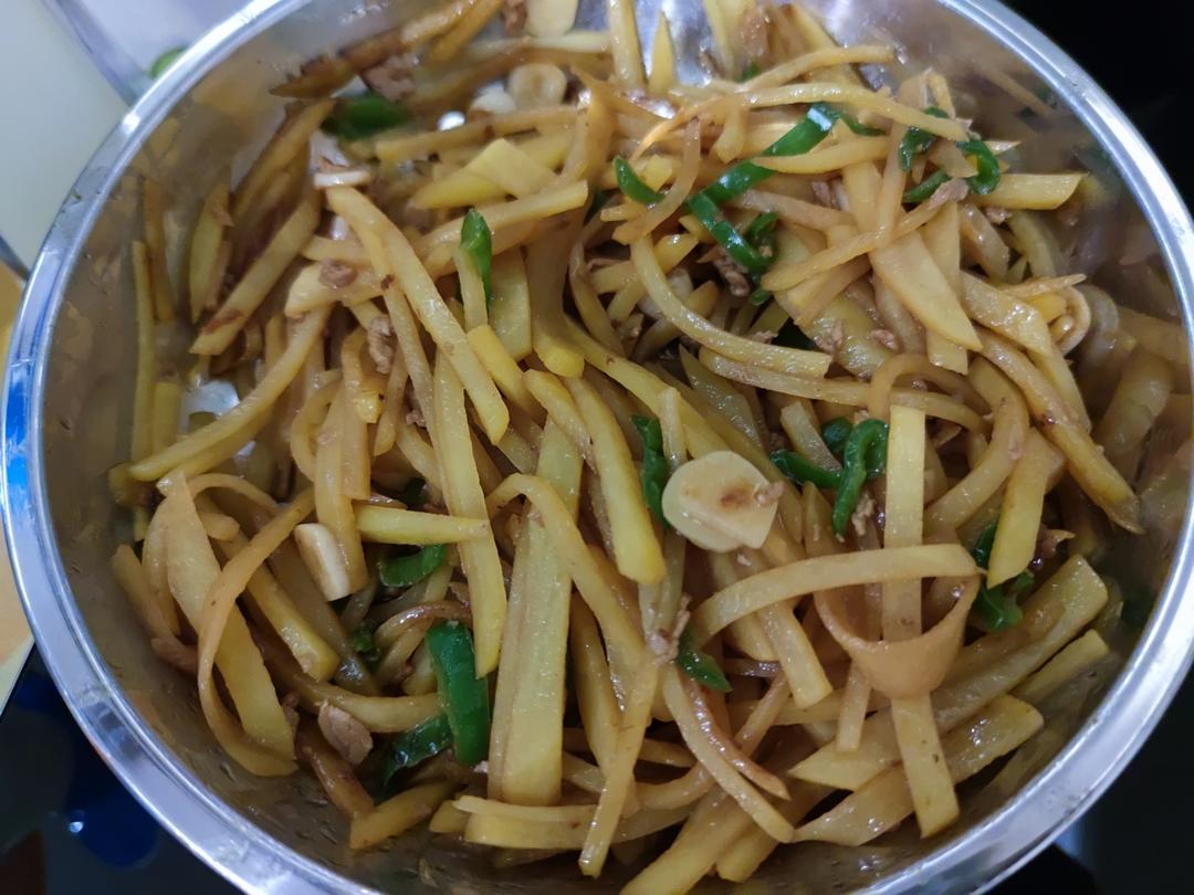 青椒土豆炒肉丝