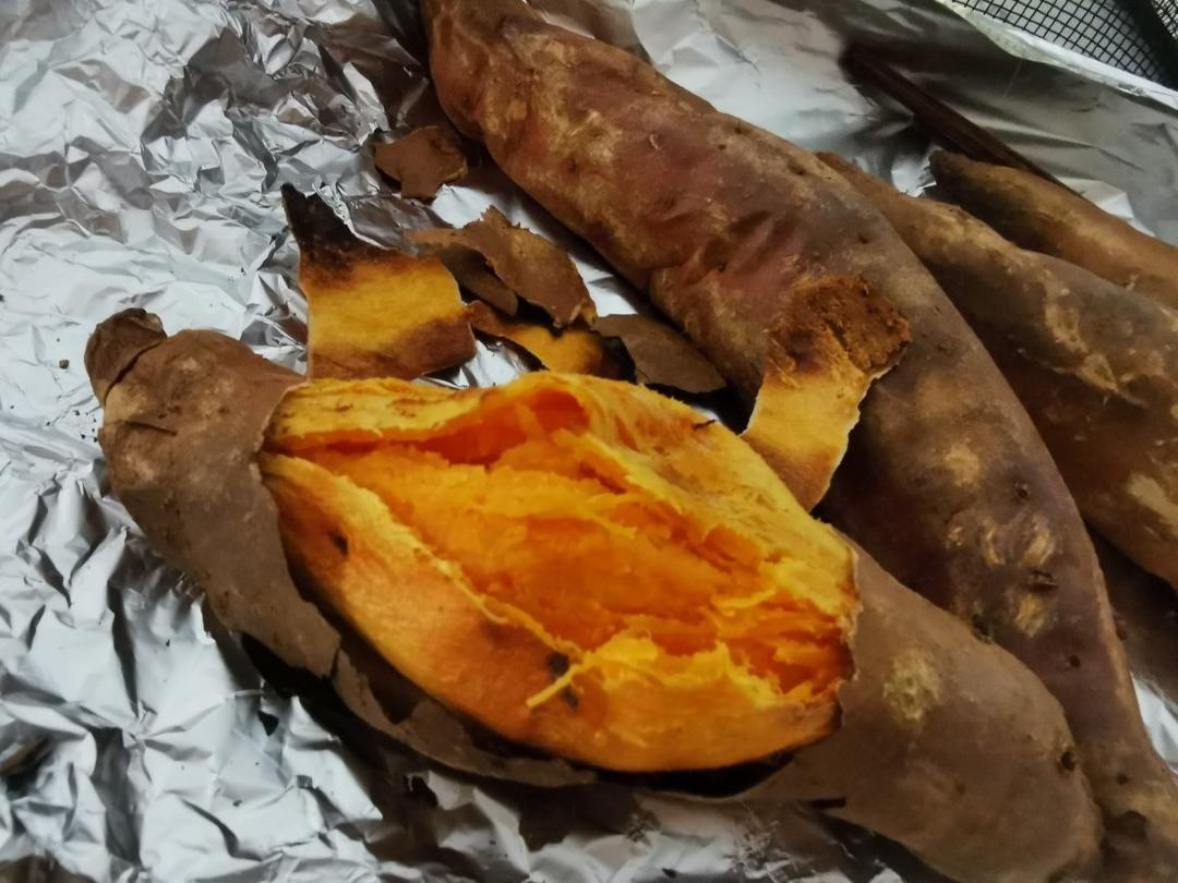 小君君君1111做的烤红薯