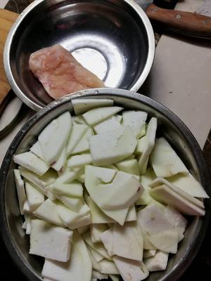 姥姥的家常菜之               不油腻的冰糖素烧茄子的做法 步骤1
