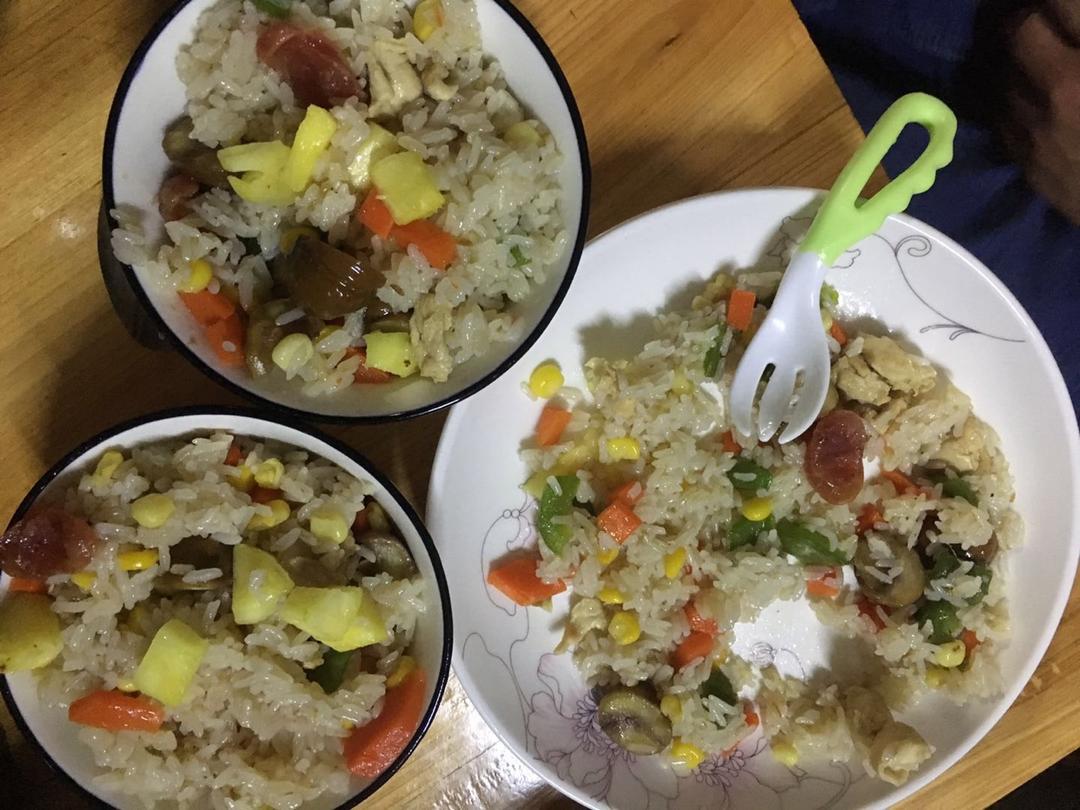 菠萝鸡肉炒饭