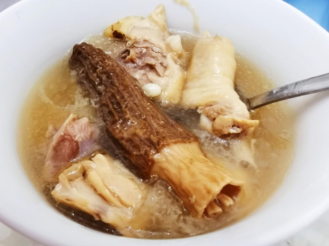 羊肚菌板栗鸡汤
