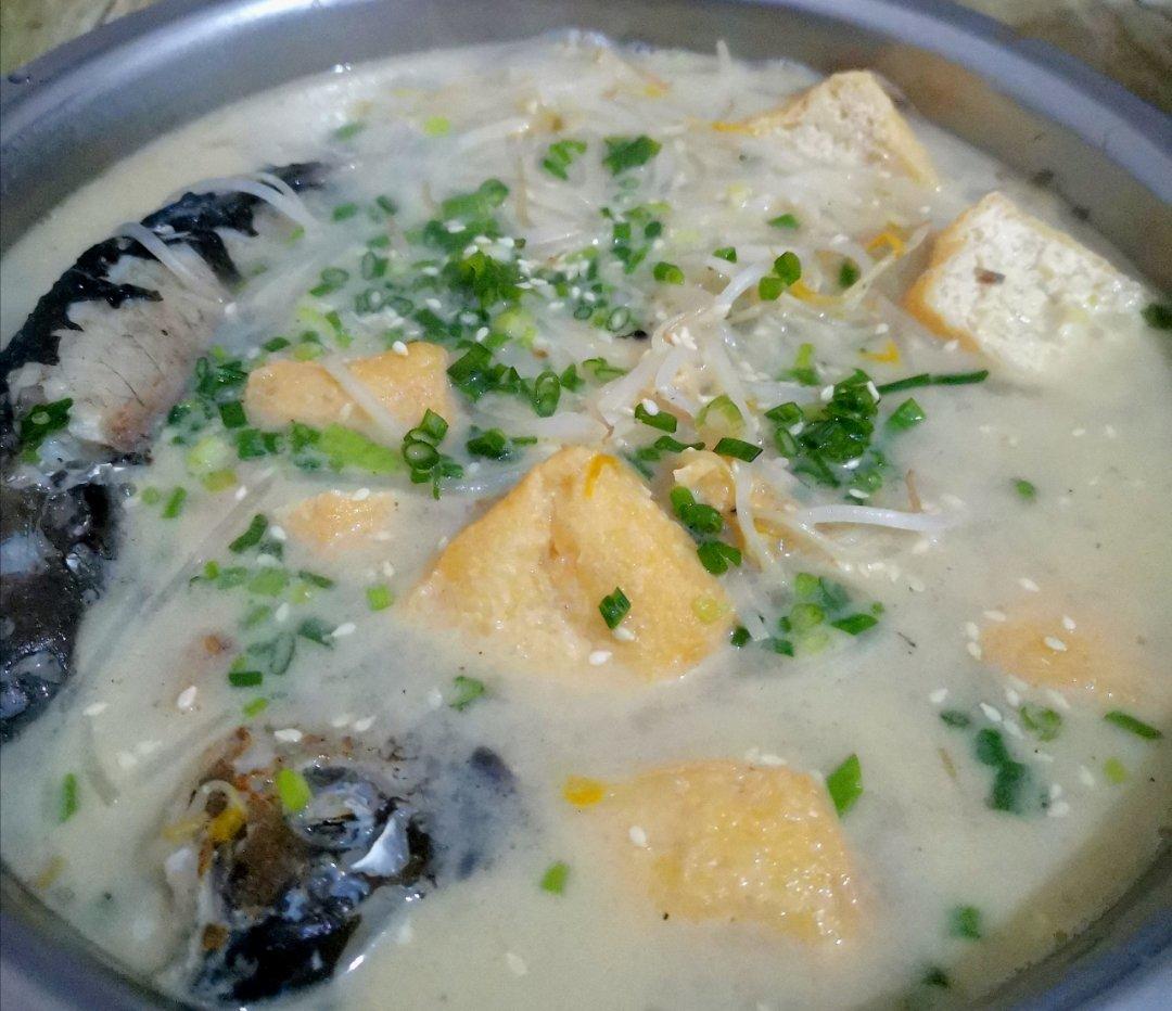 鲫鱼豆腐汤