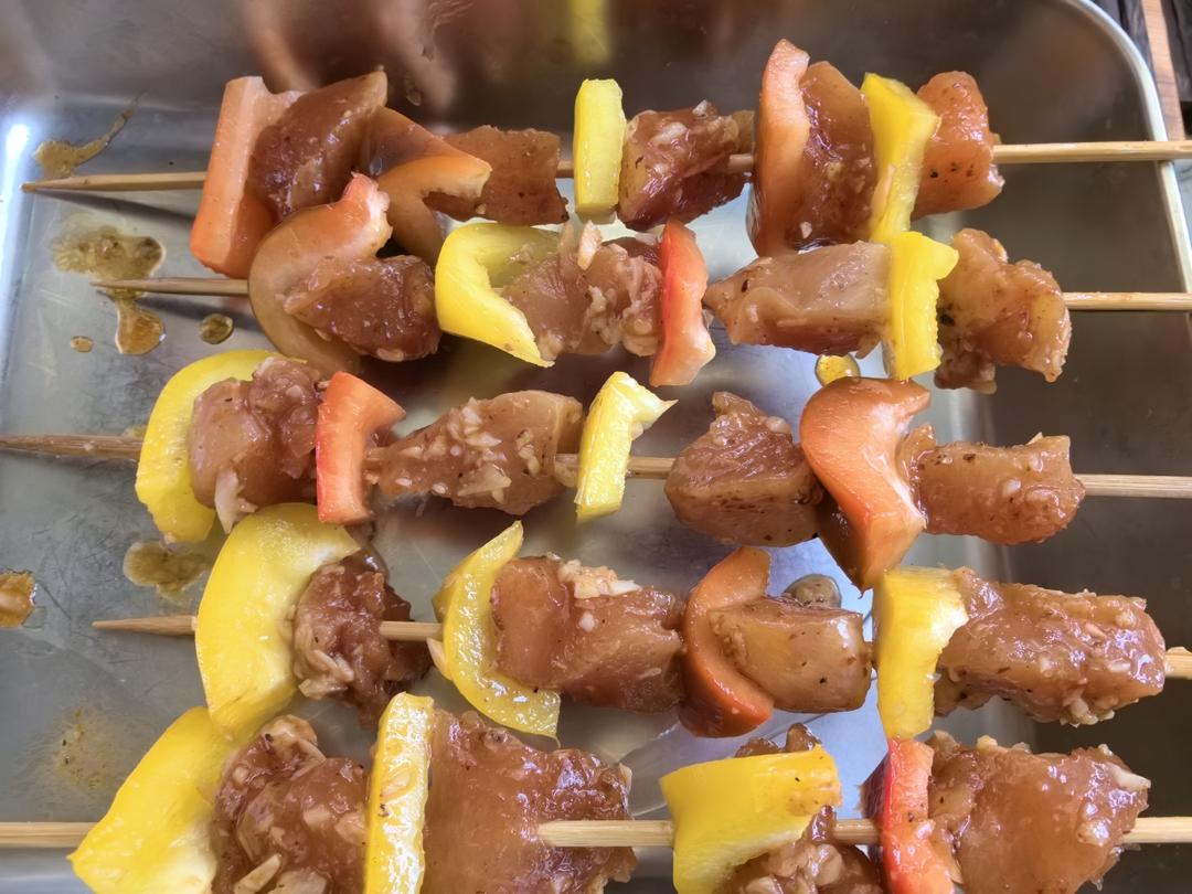 有颜又有料的烤鸡肉蔬菜串